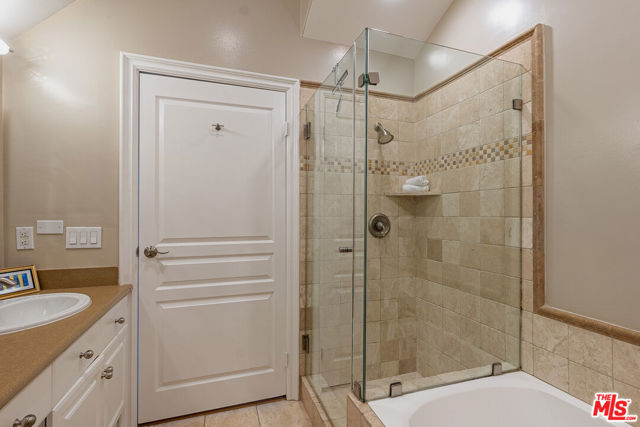 Image 18 of 29 For 11680 Montana Avenue 107