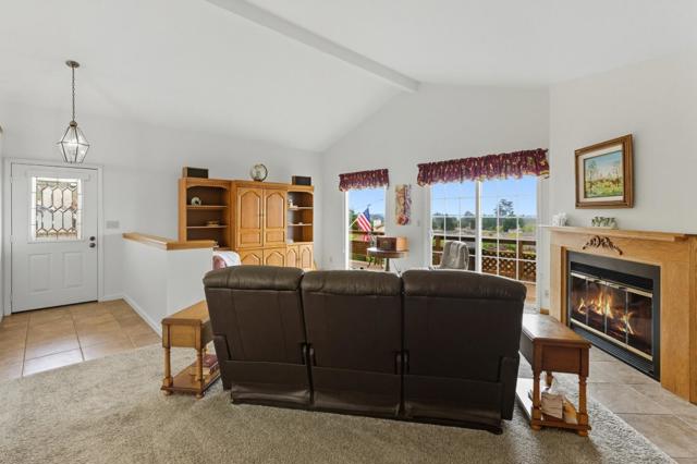 7547 Arden Way, Aptos CA: https://media.crmls.org/mediaz/e4b4e31e-4609-4e5b-b77f-fb7b975bc802.jpg