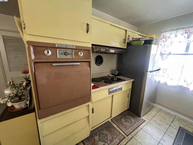 Image 5 of 21 For 25936 Peterman Ave