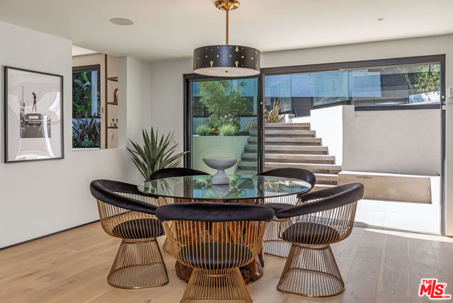 1271 Sunset Plaza Drive, Los Angeles CA: https://media.crmls.org/mediaz/e4b54b4a-52e5-402e-941d-176998cb9bc2.jpg