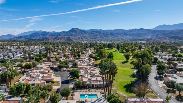 34585 Calle Tobara, Cathedral City CA: https://media.crmls.org/mediaz/e4b5851f-4463-4354-aaac-6abea6e21692.jpg