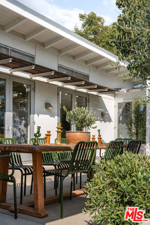 1076 Cheltenham Road, Santa Barbara CA: https://media.crmls.org/mediaz/e4b5bd1e-82ca-46a1-862b-e7ce1d6a1d74.jpg