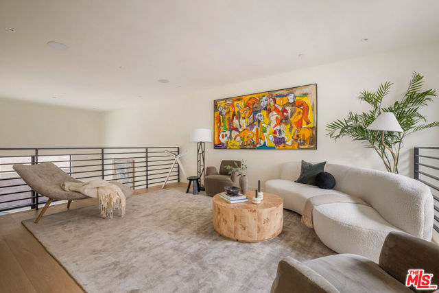919 1/4 Hilldale Avenue, West Hollywood CA: https://media.crmls.org/mediaz/e4b5c01e-d3df-457d-a04f-a6adb3680585.jpg