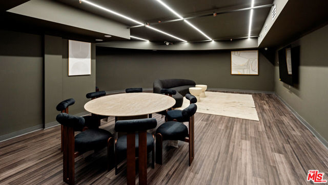 505 Barrington, Los Angeles CA: https://media.crmls.org/mediaz/e4b5e484-4852-4532-a259-e37f5b3cf913.jpg