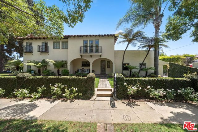 504 24Th Street, Santa Monica CA: https://media.crmls.org/mediaz/e4b62e7f-2bd3-445f-ad11-044ba157d181.jpg