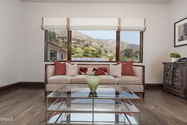 2330 Crystal Lane, Pasadena CA: https://media.crmls.org/mediaz/e4b66d0a-a64e-4f01-9a6a-78492f10ccb5.jpg