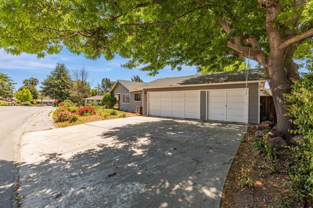 445 Marks Drive, Hollister CA: https://media.crmls.org/mediaz/e4b728e0-a125-4806-9158-4ee09f4e9711.jpg
