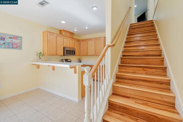 2 Corvina Ct, American Canyon CA: https://media.crmls.org/mediaz/e4b7a265-aa52-4e68-b00a-333496844ec4.jpg