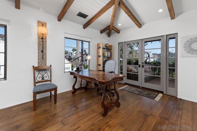 7344 Olivetas Ave, La Jolla CA: https://media.crmls.org/mediaz/e4b80589-65f3-4222-86c0-83431c5017a8.jpg