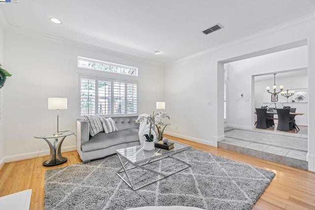 135 Cara Ct, Walnut Creek CA: https://media.crmls.org/mediaz/e4b8c34e-0e1a-4025-a2f0-259edaea1b9b.jpg