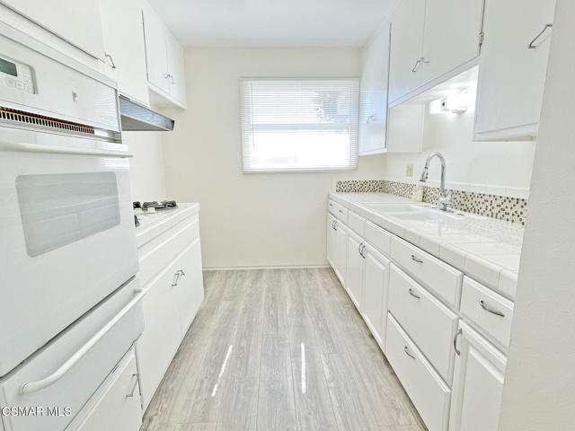 2306 Madrone Street, Simi Valley CA: https://media.crmls.org/mediaz/e4b8e654-243e-400e-ae17-55c4f9bd27fe.jpg