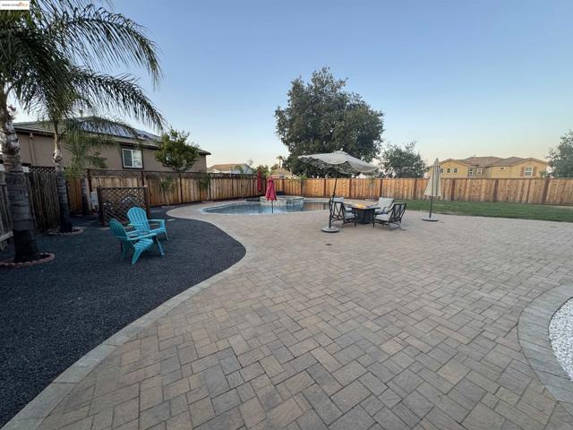 140 Ridge Crest Ct, Oakley CA: https://media.crmls.org/mediaz/e4b9108d-8653-43e3-a40a-58e4b87cfc67.jpg