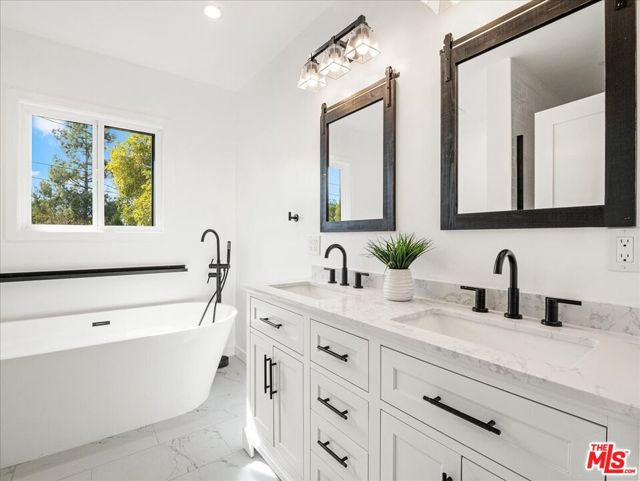 251 Cloydon Circle, Santa Barbara CA: https://media.crmls.org/mediaz/e4b92f9d-f92b-49f6-8d97-21ab68806cae.jpg