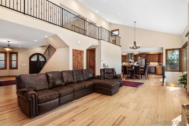 18585 Deer Valley Estates, Poway CA: https://media.crmls.org/mediaz/e4b9972d-3a13-434c-b705-187ed11d9aad.jpg