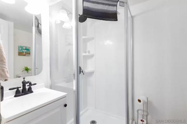 24643 Leafwood Dr, Murrieta CA: https://media.crmls.org/mediaz/e4ba44a6-04d4-4dee-af0b-34aee15c5597.jpg