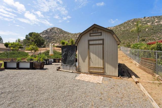 25744 Caryn Ct., Ramona CA: https://media.crmls.org/mediaz/e4baa54a-7e4f-4948-b82a-3aba3b53e075.jpg