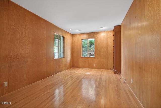 281 Glen Ellen Drive, Ventura CA: https://media.crmls.org/mediaz/e4bac13c-ab02-4b16-a670-8b96bfc662e0.jpg