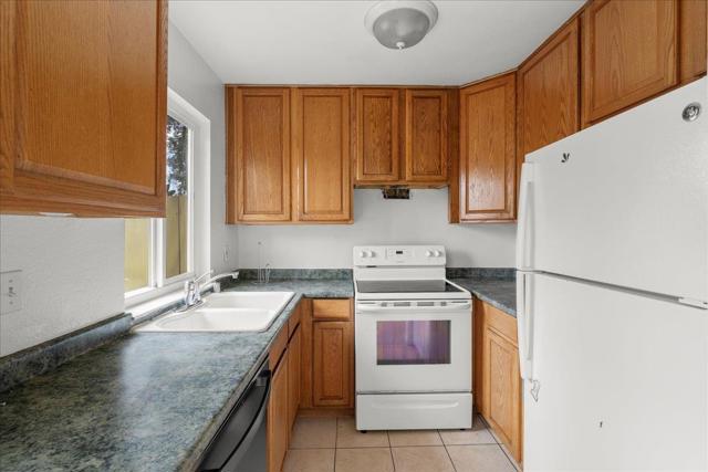 27418 Susan Place, Hayward CA: https://media.crmls.org/mediaz/e4bac771-b10c-4a74-a249-544c8c9f7ccb.jpg