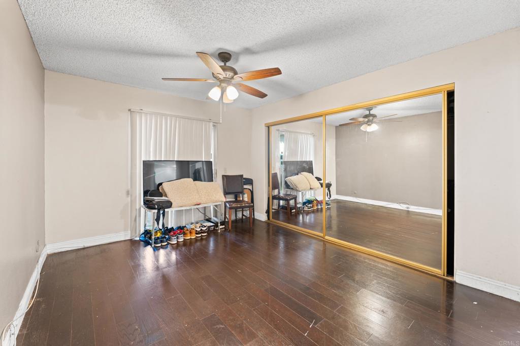 https://media.crmls.org/mediaz/e4bac811-fca6-4474-a397-26492ac64fc4.jpg?preset=X-Large