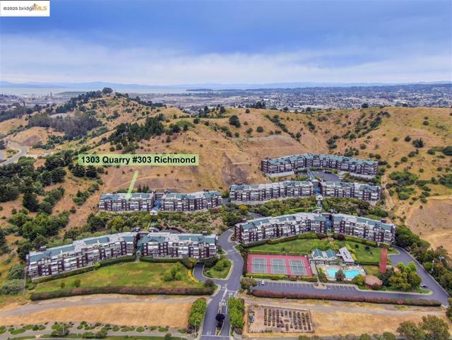 1301 Quarry Ct, Richmond CA: https://media.crmls.org/mediaz/e4bacf46-5090-440a-8403-2cedb1ad2695.jpg
