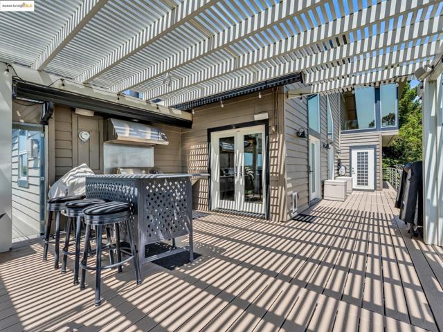 17035 TERMINOUS RD, Isleton CA: https://media.crmls.org/mediaz/e4bade7e-b8e3-4068-a723-53116b52f9db.jpg
