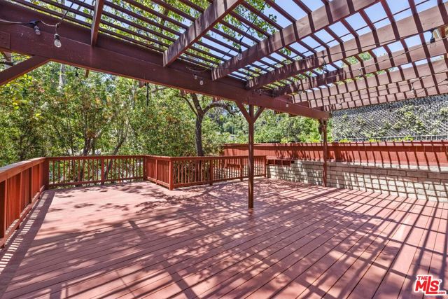 2801 Woodwardia Drive, Los Angeles CA: https://media.crmls.org/mediaz/e4bb2dd1-f633-4741-9e5c-1975c421428e.jpg
