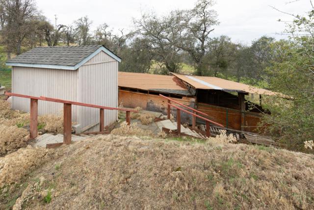 41508 Roaring River Court, Coarsegold CA: https://media.crmls.org/mediaz/e4bb9388-1395-4d3c-bf32-6cd69fea8077.jpg