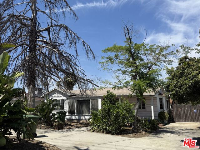 11229 Saticoy Street photo 3