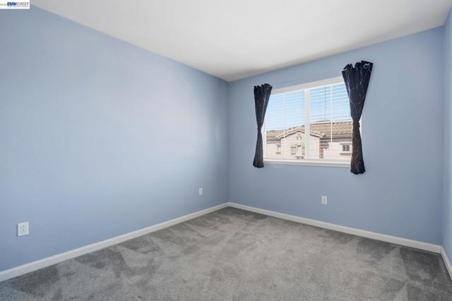 Image 31 of 47 For 102 Fanuncio Ln