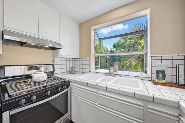 Detail Gallery Image 18 of 55 For 553 a Hygeia Ave. Ave, Encinitas,  CA 92024 - 3 Beds | 2/1 Baths