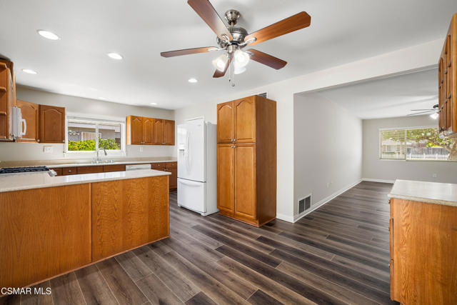 2707 Galindo Avenue, Simi Valley CA: https://media.crmls.org/mediaz/e4bce731-7acb-4c51-98e4-a413436d02fc.jpg