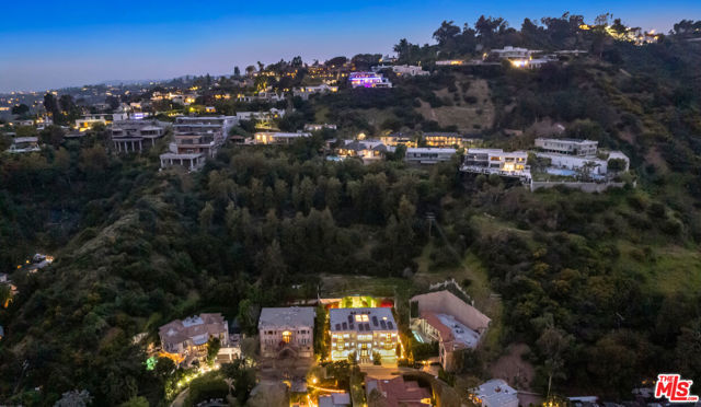 1455 Robmar Drive, Beverly Hills CA: https://media.crmls.org/mediaz/e4bce978-5dab-4973-80df-240e594e1ed2.jpg
