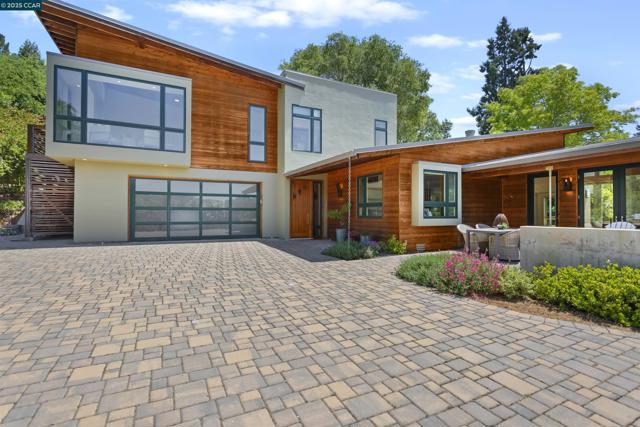 53 Tara Rd, Orinda CA: https://media.crmls.org/mediaz/e4bcfb64-7e13-4f38-8d4b-0f1beea19c21.jpg