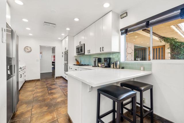 1223 E San Lorenzo Road, Palm Springs CA: https://media.crmls.org/mediaz/e4bd0e98-f2e4-4839-94ae-ac5c0393e9ef.jpg