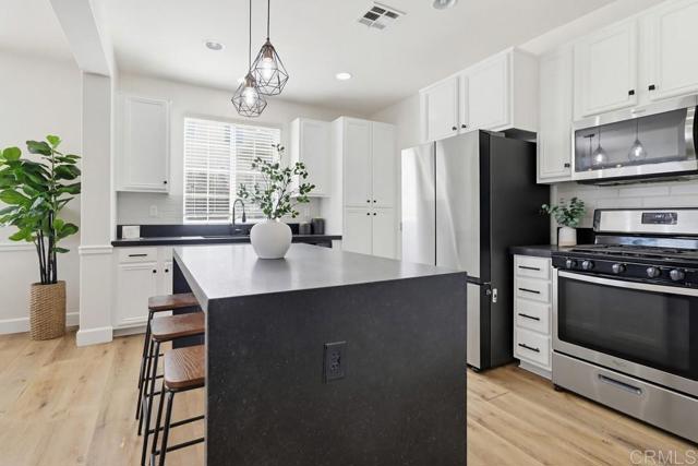 Detail Gallery Image 11 of 46 For 1720 Santa Ivy Ave, Chula Vista,  CA 91913 - 5 Beds | 3/1 Baths