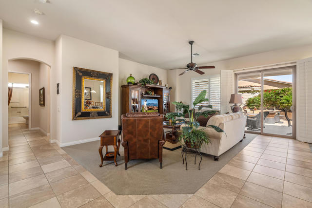 80132 Avenida Santa Olivia, Indio CA: https://media.crmls.org/mediaz/e4bd7c4d-3881-49e2-bbd2-60346a6ebf2d.jpg