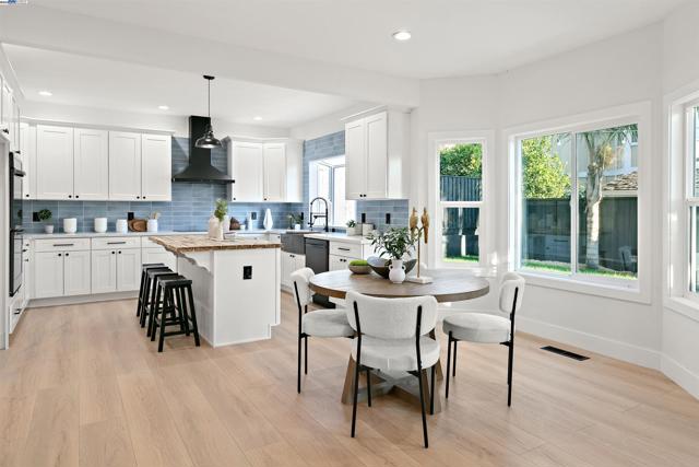 3198 Vintage Crest Dr, San Jose CA: https://media.crmls.org/mediaz/e4bda60a-87d6-44d4-b745-e71cd23190e1.jpg