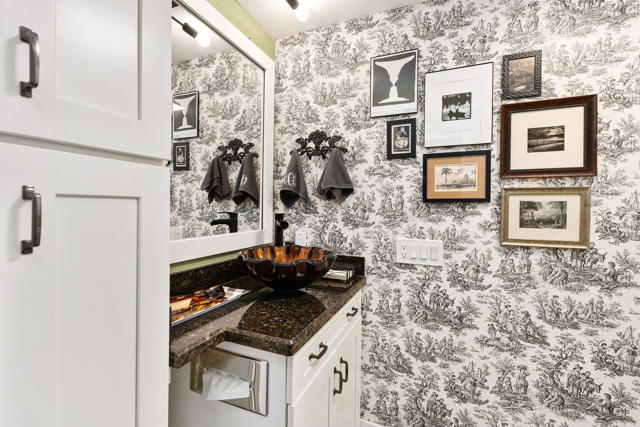 401 E Vista Chino, Palm Springs CA: https://media.crmls.org/mediaz/e4be5e16-9b58-4f7b-a41b-406f373bd1d4.jpg