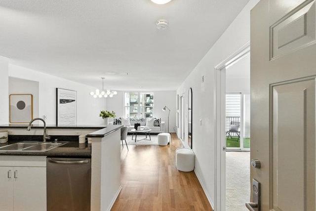 8200 Oceanview Terrace, San Francisco CA: https://media.crmls.org/mediaz/e4be8c1d-ae10-49a7-a1ec-a27212b9f189.jpg