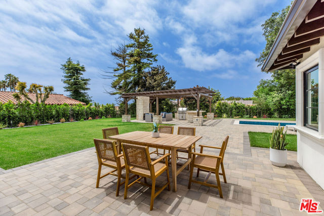 6888 Alta Vista Drive, Rancho Palos Verdes CA: https://media.crmls.org/mediaz/e4beb6a9-aab5-40e0-b868-5183fe94d62f.jpg