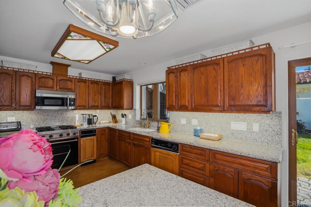 2875 Qualtrough Street - photo 8