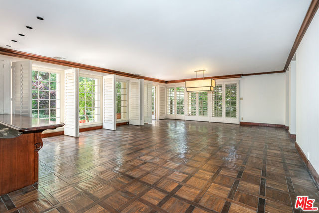 612 N Alta Drive, Beverly Hills CA: https://media.crmls.org/mediaz/e4c03e59-044b-4bff-8999-75848e8db597.jpg