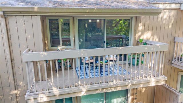 300 Glenwood Circle, Monterey CA: https://media.crmls.org/mediaz/e4c0a11b-2ea5-4847-b628-b7acab897920.jpg