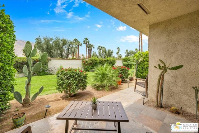 733 N Via Acapulco, Palm Springs CA: https://media.crmls.org/mediaz/e4c0b2da-c641-4a63-a844-880410e59f88.jpg