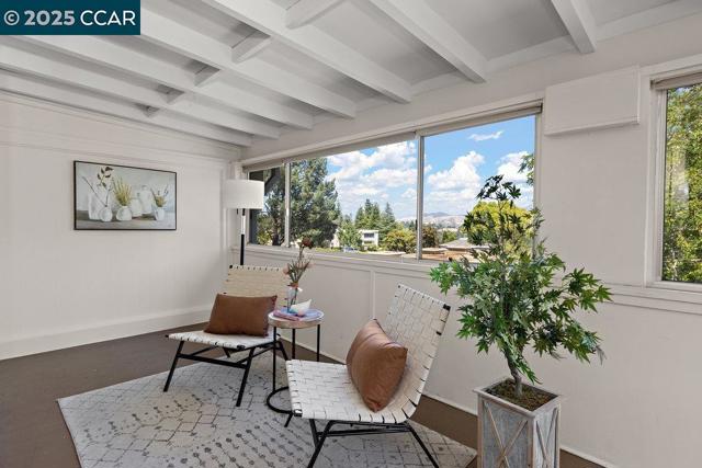 2200 Pine Knoll Dr, Walnut Creek CA: https://media.crmls.org/mediaz/e4c0d654-3dfd-4790-a57a-40368d664ce3.jpg