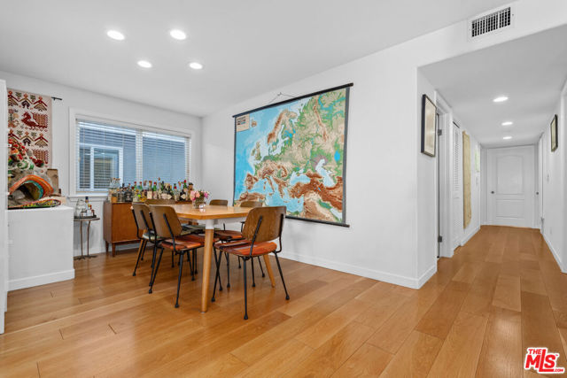 20 Quarterdeck Street, Marina del Rey CA: https://media.crmls.org/mediaz/e4c16864-c98a-4eae-a4a9-73217a38f15e.jpg