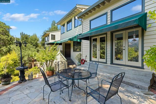 39 Mira Loma Rd, Orinda CA: https://media.crmls.org/mediaz/e4c1db0a-1f3c-41ad-a211-66032c7f9b51.jpg