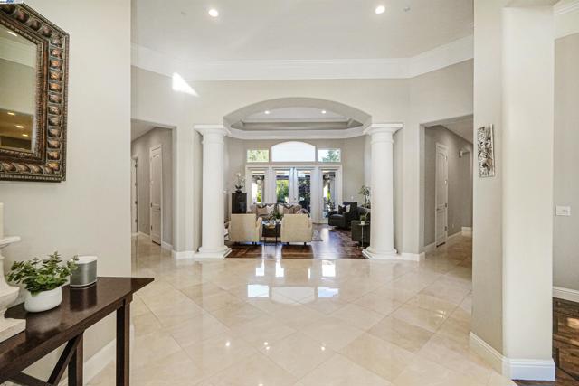 964 Piemonte Dr, Pleasanton CA: https://media.crmls.org/mediaz/e4c214db-be72-426e-9d1b-a869641afea6.jpg