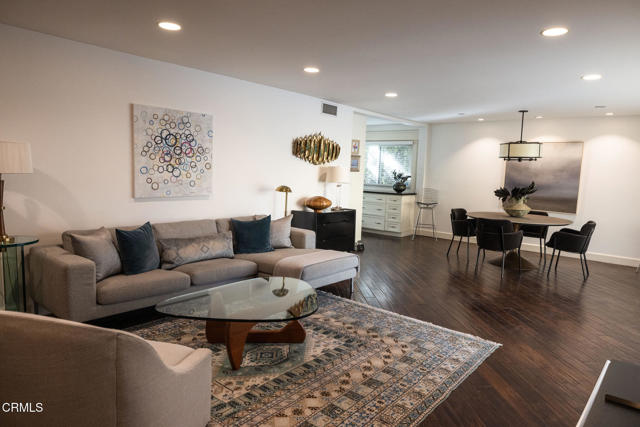 Detail Gallery Image 12 of 39 For 382 E California Bld #105,  Pasadena,  CA 91106 - 3 Beds | 2 Baths