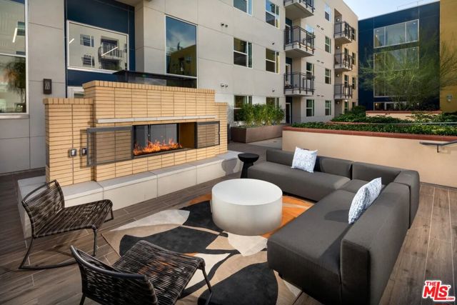 10568 Promenade Gateway, El Monte CA: https://media.crmls.org/mediaz/e4c37241-de9d-4e2e-878f-cf8e35882a94.jpg